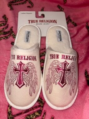 True Religion Pink & White Winged Cross Slip-On Slippers